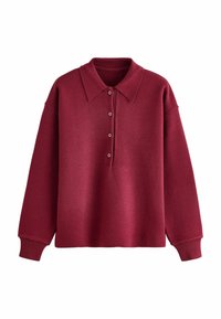 Pikkade varrukatega burgundi värvi pullover, lai krae, neli nööpi nööbiti, ja ribistatud mansetid valgel taustal.