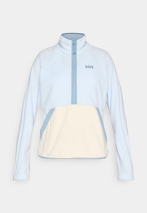 Ανοιχτό μπλε φλις πουλόβερ με σχεδίαση με φερμουάρ μέχρι τη μέση, εκρού πάνελ μπροστινής τσέπης, πλαϊνές τσέπες και μικρό μπλε λογότυπο στο στήθος.