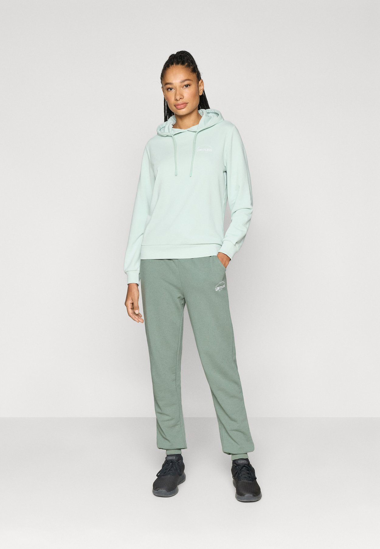 ONPCAVA Sweat