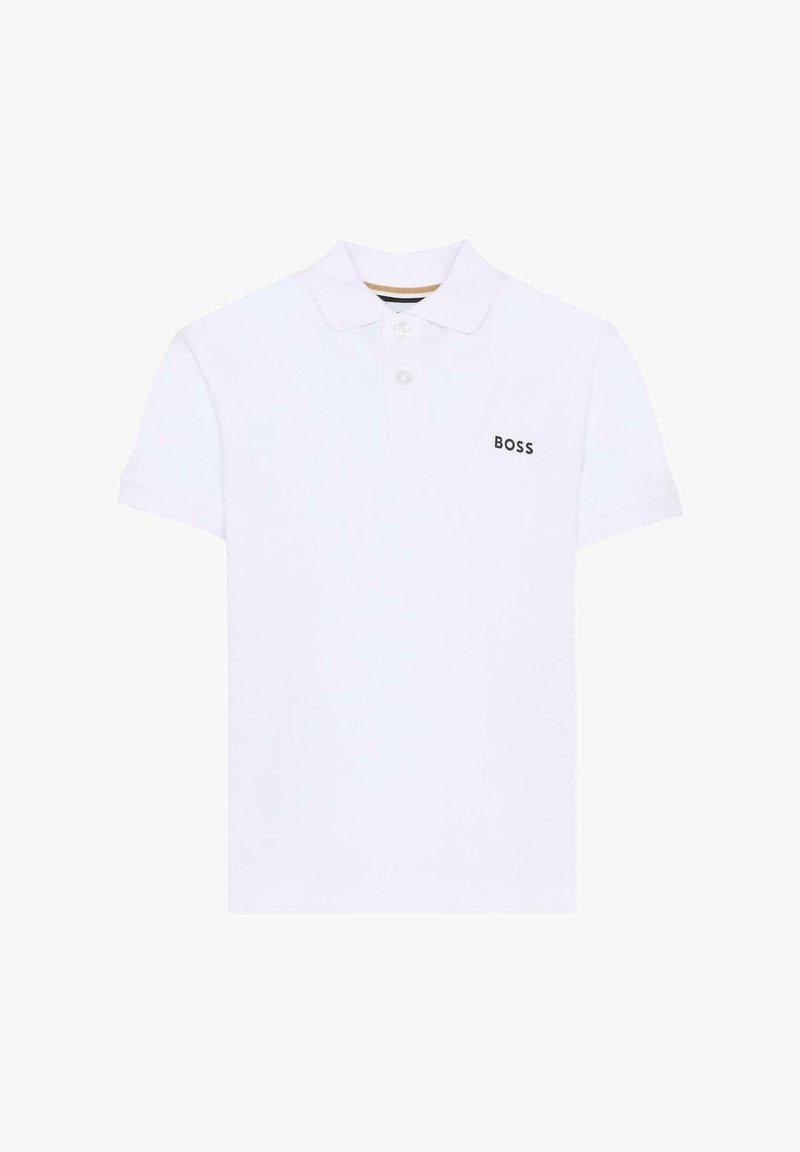 Polo blanc en coton, avec col classique, deux boutons et un logo "BOSS" noir sur le côté gauche de la poitrine. Manches courtes.