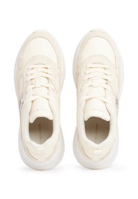 Tommy Hilfiger Trainers - off-white