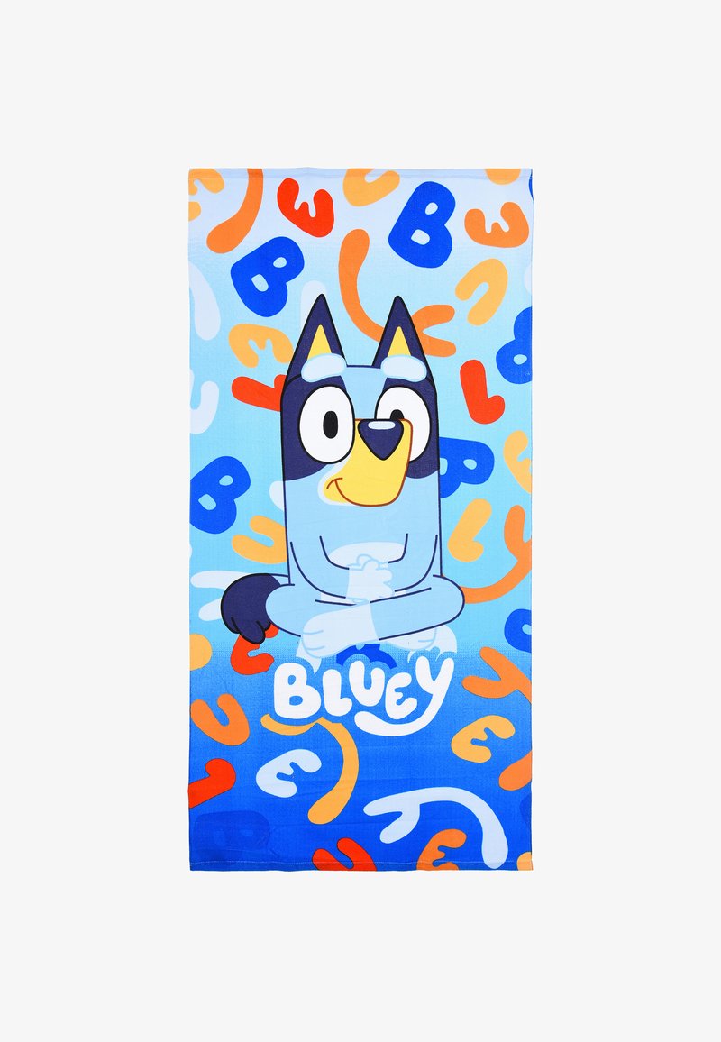 Toalla azul con un perro de dibujos animados con ojos grandes y un hocico amarillo. El fondo tiene letras coloridas en naranja, azul y crema sobre un degradado azul.