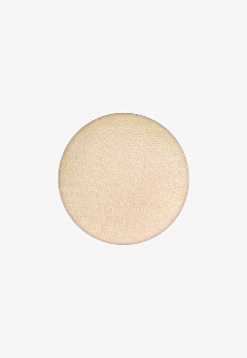 Compact de highlighter rond et brillant, d'une couleur beige doux, avec une texture lisse et un éclat subtil, placé sur un fond blanc.