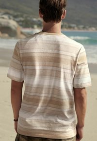 Next TEXTURED STRIPE- REGULAR FIT - T-shirt med print - neutral