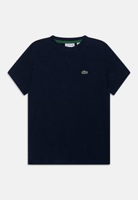 Marinblå t-shirt i bomull med korta ärmar, rund halsringning, och en liten grön och vit krokodil-logotyp på vänstra bröstet.