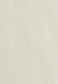 Svetlo béžová rebrovaná tkanina s jemnou textúrou, s vertikálnymi pruhmi pre subtílny vzor. Mäký a pružný materiál.