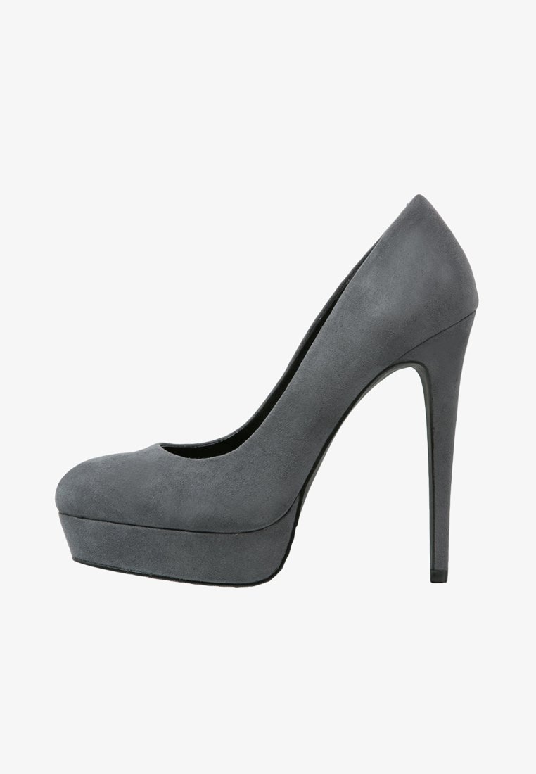 Chaussure à plateforme en daim gris foncé avec un bout arrondi et un talon aigu slender.