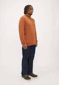 Jack & Jones JJEEMIL ROLL NECK - Strickpullover - mocha bisque