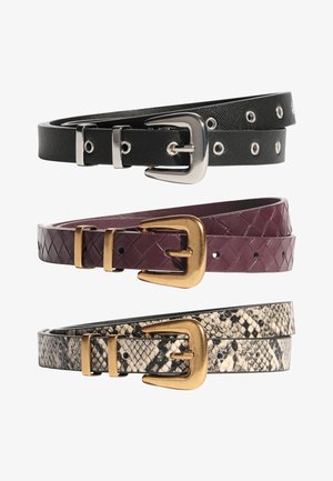 Tři stočené pásky: černý s stříbrnou sponou a otvory, tmavě fialový se zlatou sponou a tkanou texturou a hadí vzor s zlatou sponou.