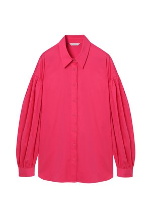 Camisa de manga larga de color rosa brillante con cuello clásico, cierre de botones en el frente y mangas abullonadas voluminosas. Hecha de tela suave.