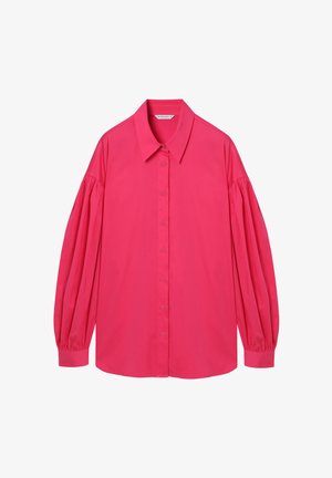 Długi rękaw, jasno-różowa koszula z klasycznym kołnierzykiem, zapięciem na guziki z przodu oraz obszernymi bufkami. Wykonana z gładkiego materiału.