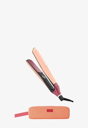 Lisseur à cheveux avec plaques roses et noires et étui de voyage corail résistant à la chaleur en dessous sur fond blanc.