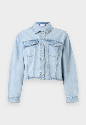 Φωτεινό γαλάζιο cropped τζιν μπουφάν με μακριά μανίκια, κλείσιμο με κουμπιά μπροστά, μυτερό γιακά και δύο τσέπες στο στήθος με καπάκι.