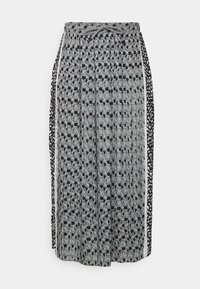 Falda maxi de patrón en blanco y negro con cintura ajustable. Presenta una mezcla de diseños abstractos y texturas. Tejido fluido con acentos laterales.