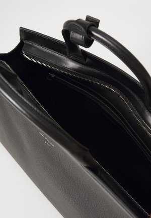 Rankning 12: Tiger of Sweden - ACORI UNISEX - Axelremsväska