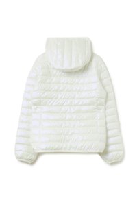 Veste blanche matelassée et réfléchissante avec capuche. Elle présente une texture matelassée, des poignets élastiques et un design court, mettant en valeur des rayures horizontales.