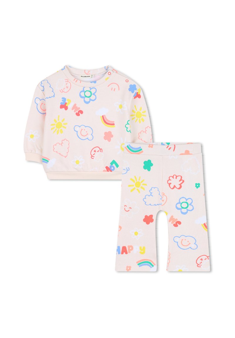 Tweedelig kinderkleding bestaande uit een lichtroze sweatshirt en bijpassende geribde broek, beide versierd met kleurrijke wolken, zonnen en bloemen.