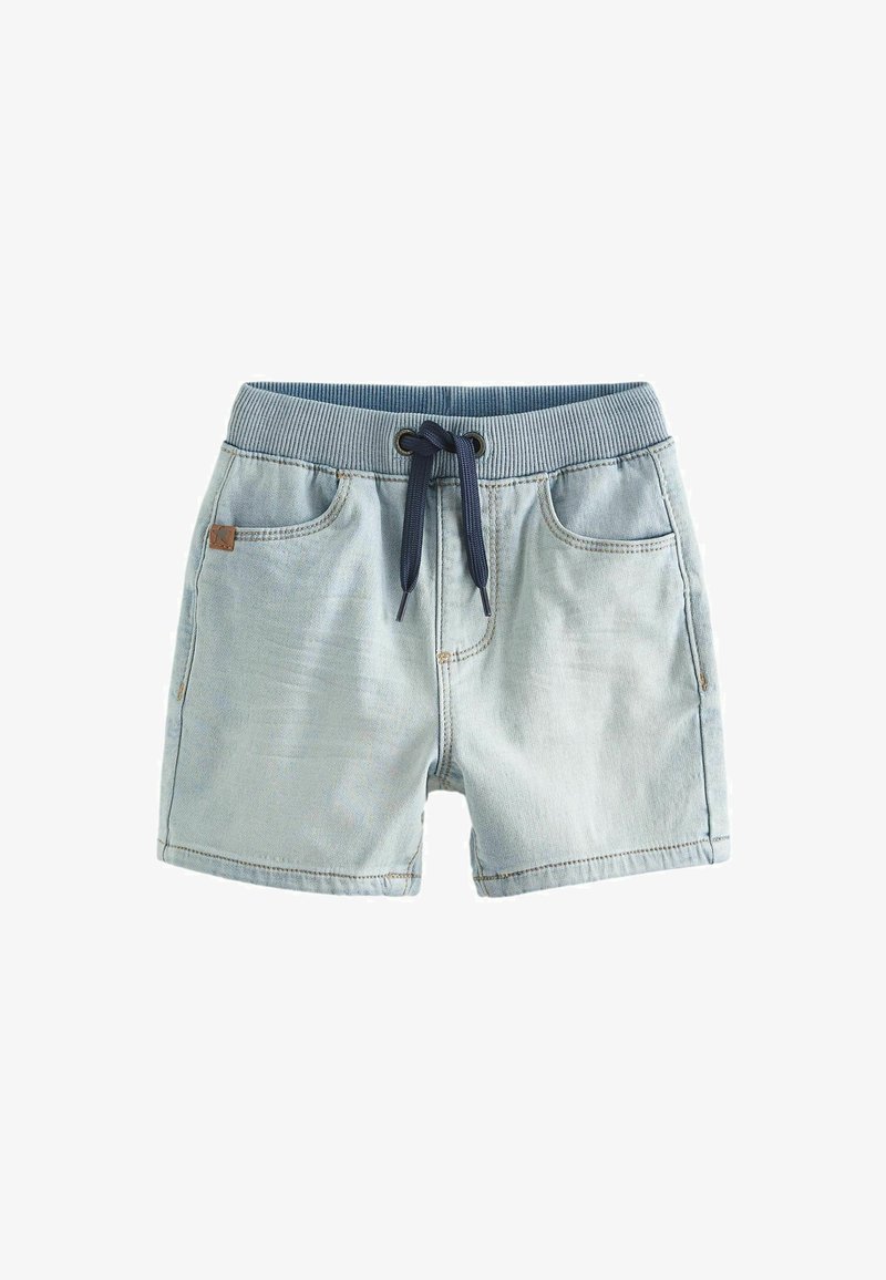 Shorts en denim bleu clair avec une taille élastique, un cordon de serrage, deux poches avant et des coutures contrastantes en marine.