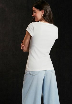 SLIM FIT SCOOP NECK STRETCH SHORT SLEEVE - T-paita - white