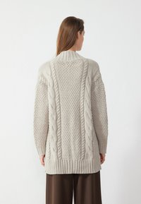 Thumbnail Image 4