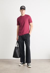 BOSS THOMPSON - Basic póló - dark red