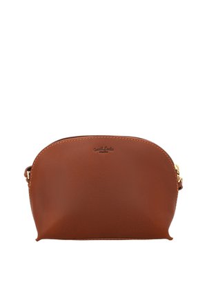 Brun læder crossbody taske med buet top lynlås og lille præget mærkelogo midt på forsiden.