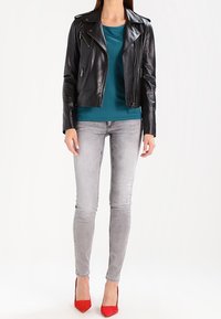 Esprit Sweter