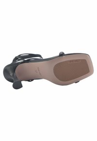 Nine West Sandaletter - black