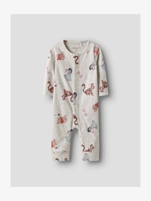 Kremfarvet babyheldragt med lange ærmer, prydet med tryk af tegneserie tigre, æsler og små lyserøde dyr.