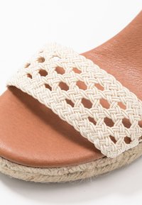 Minelli Sandály na vysokém podpatku - nude