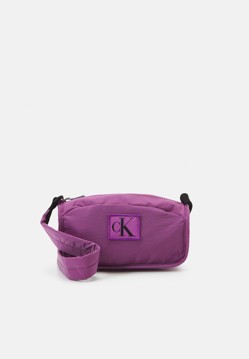 Calvin Klein Jeans CITY CAMERA BAG Schoudertas berry/paars Zalando.be