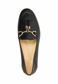 Black leather loafer featuring a gold metal chain accent and black tassels at the front. Smooth texture with a rounded toe design.