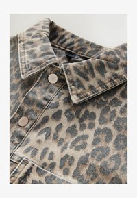 Sélectionné, leopard print