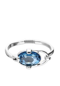 Brazalete de plata con piedra preciosa ovalada azul, acabado pulido y diseño abierto, acentuado con detalles metálicos curvos.