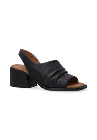 Zwarte leren slingback schoenen met een gladde textuur, open teen, gerimpeld detail en een stevige blokhak. Bruine leren binnenzool zichtbaar.