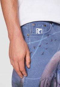 Karl Kani BAGGY METAVERSE - Straight leg jeans - multicolor