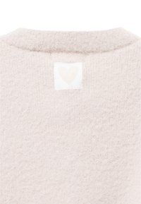 Beige fleecestof met een fijne, gestructureerde oppervlakte. Kenmerkt zich door een klein wit stoffen label met een hartlogo aan de halslijn.