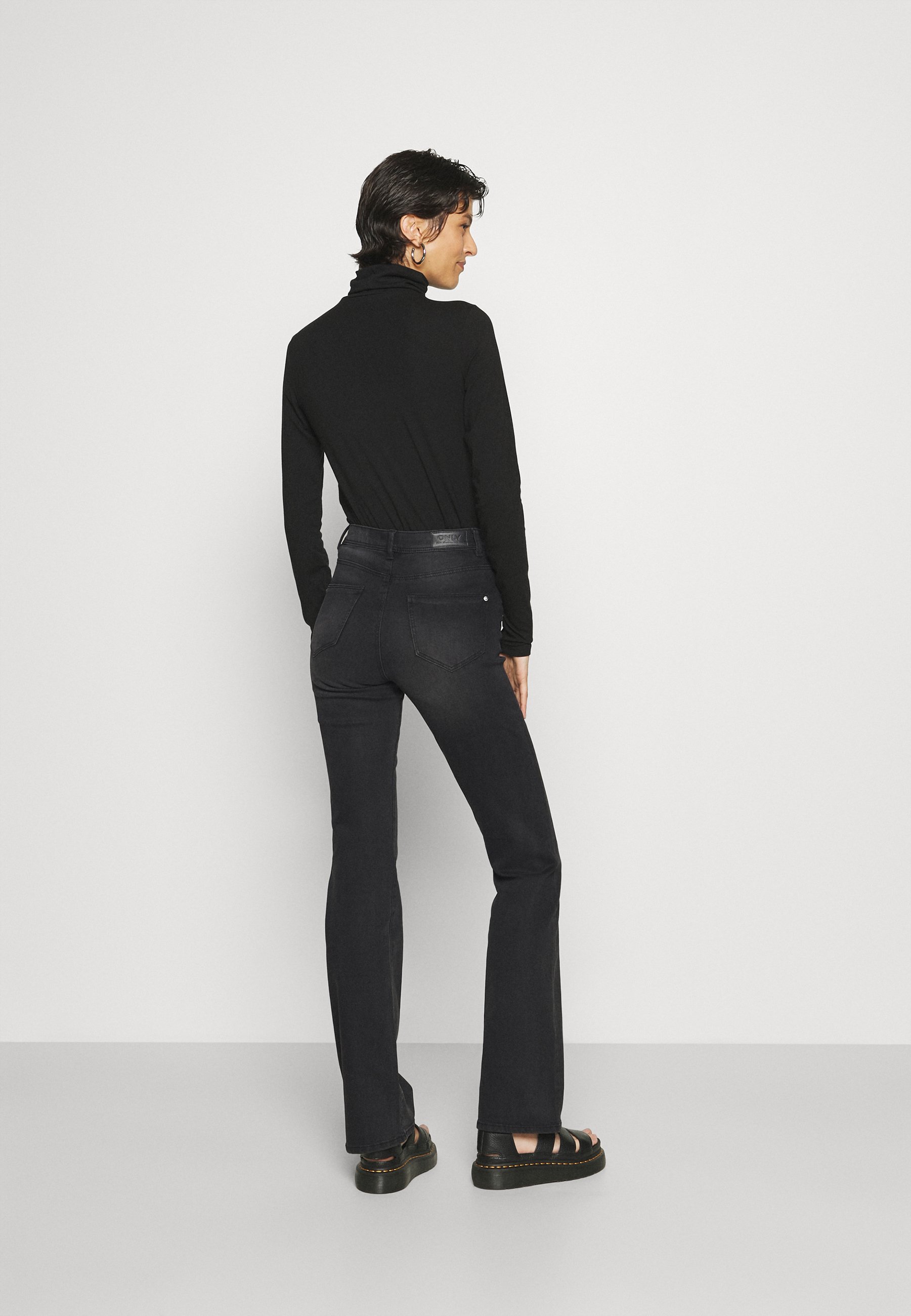 Damer ONLWAUW LIFE MID FLARED - Flared jeans Damer ONLWAUW LIFE MID FLARED - Flared jeans