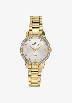 Montre en métal doré avec un cadran argenté, des index dorés et des accents en cristal autour de la lunette. Équipée d'un mouvement à quartz et d'un bracelet à maillons.