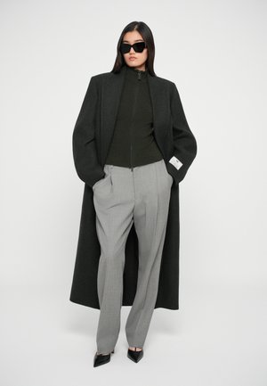 Uvrstitev 10: Victoria Beckham - CURVED SLEEVE OVERCOAT - Klasični plašč