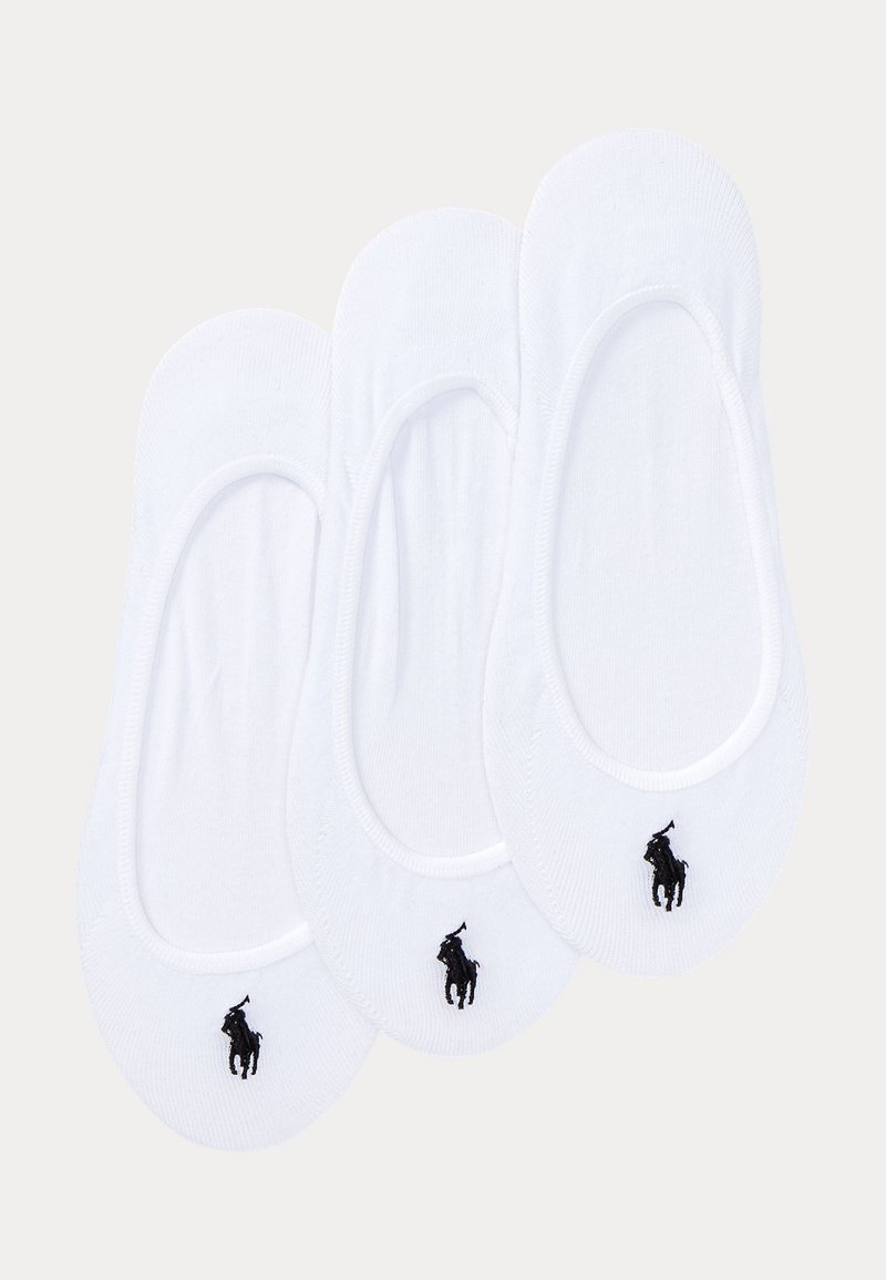 Trois paires de chaussettes blanches invisibles avec un petit logo brodé noir représentant un joueur de polo près de la zone des orteils.