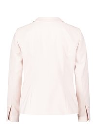 Světle růžový blazer s přiléhavým střihem, hladkým materiálem, klopami a manžetami na knoflíky. Obsahuje vertikální švy pro strukturovaný vzhled.