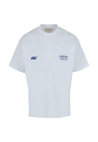 Camiseta de algodón blanca con forma cuadrada, que presenta gráficos azules que incluyen "Another Cotton" y un logotipo estilizado de "ACL" en el frente.