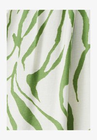 Unselected, green zebra