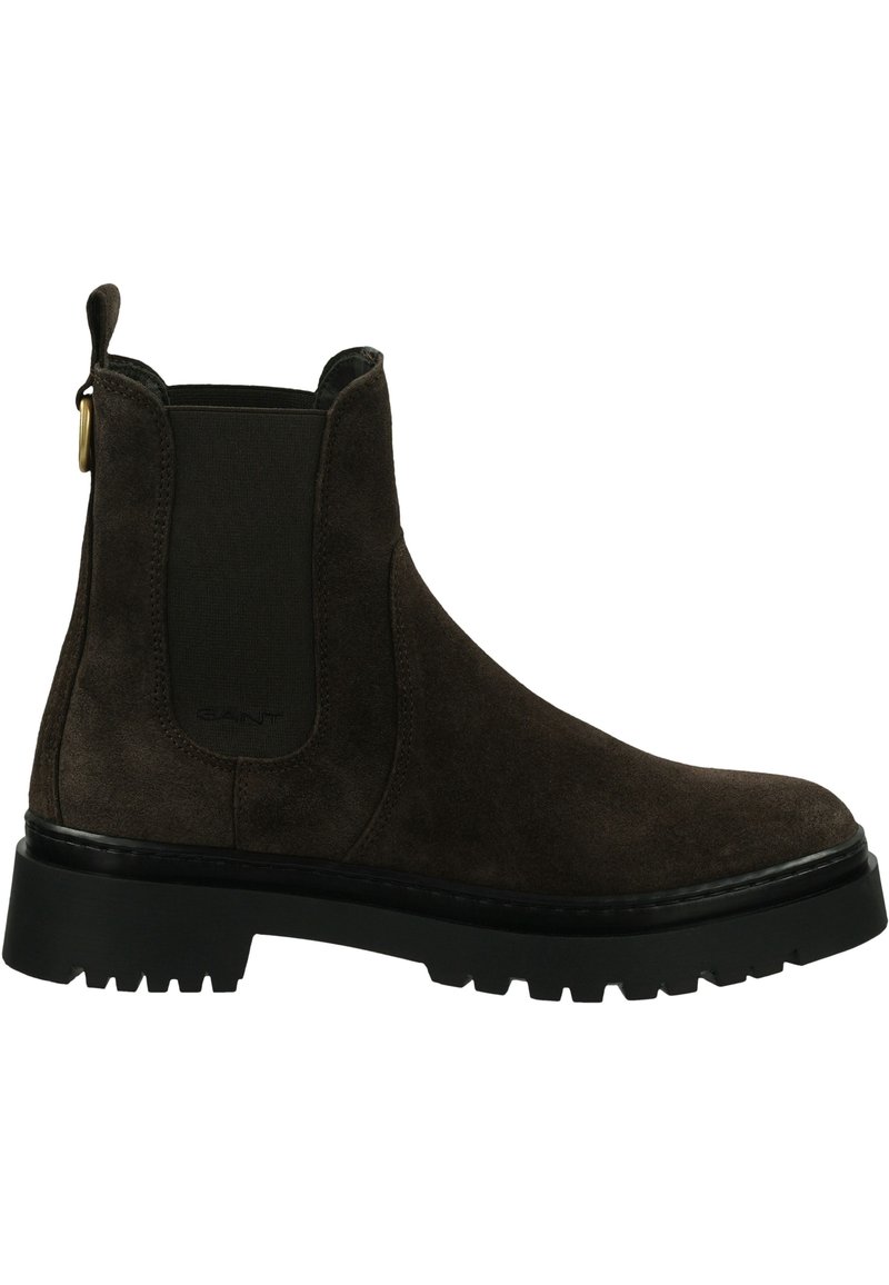Dunkelbraune Wildleder-Chelsea-Boots mit einer stabilen schwarzen Sohle, elastischem Seitenpanel und einer Zuglasche mit goldenem Ring auf der Rückseite.