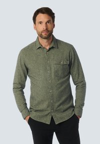 Groen, textuurgegeven overhemd met lange mouwen, knoopsluiting en één borstzak, met een subtiel patroon en contrasterende bruine knopen.