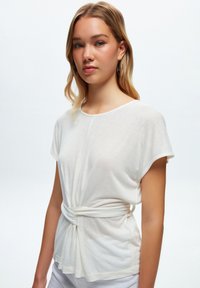 adL FRONT TIE - Camicetta - beige