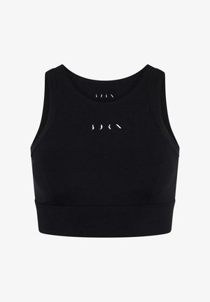 Czarny stanik sportowy o dopasowanym kroju, z szerokimi ramiączkami i okrągłym dekoltem. Posiada gładką fakturę oraz niewielki biały detal z logo z przodu.