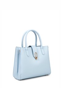 Borsa a mano in pelle azzurro chiaro con due manici superiori, una pattina centrale e un dettaglio della chiusura in oro. Presenta una forma rettangolare strutturata.