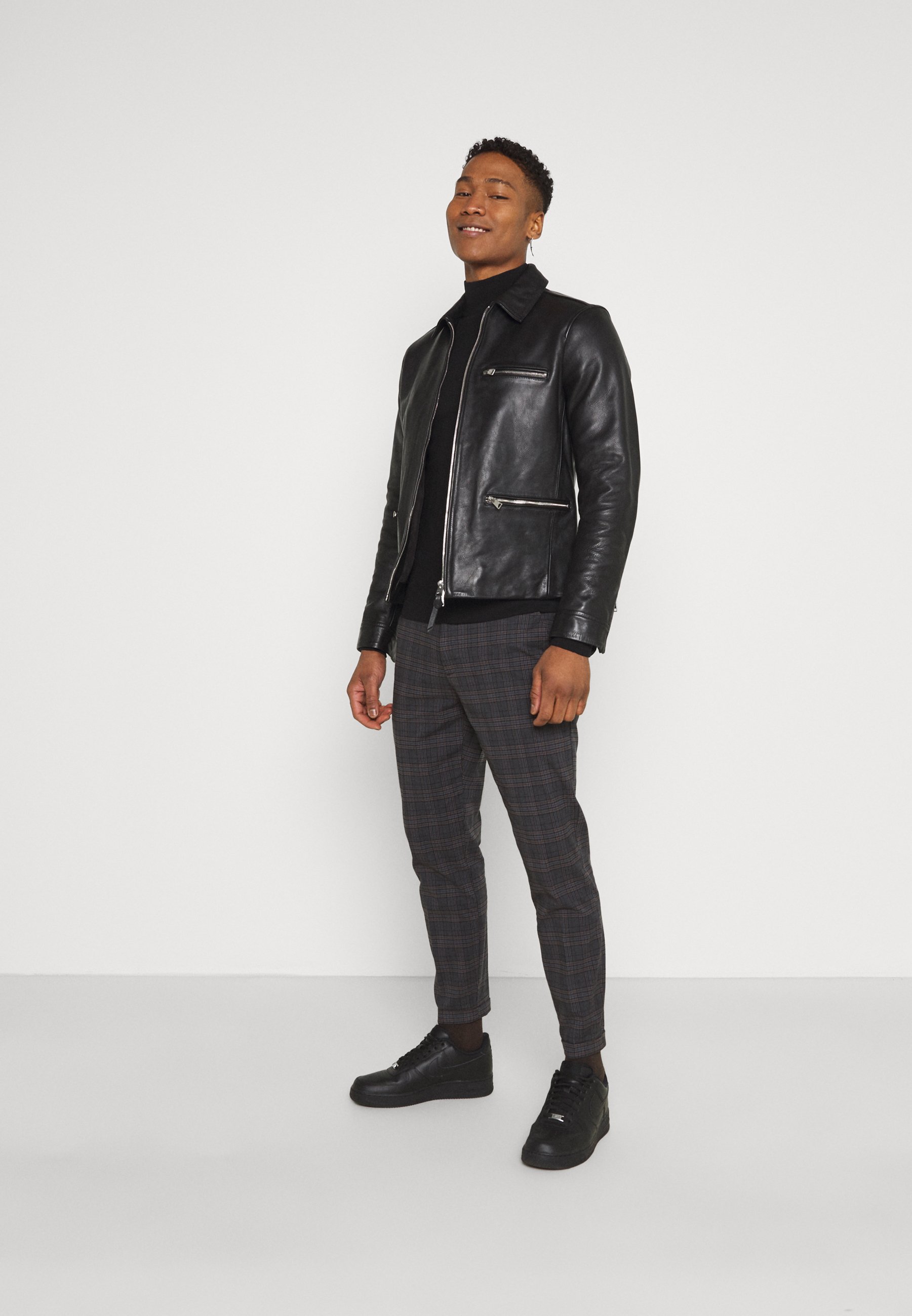 Cómo Combinar Pantalones Blancos En Hombres? Consejos Silbon